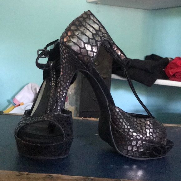 Heeled shoes - Picture 1 of 1
